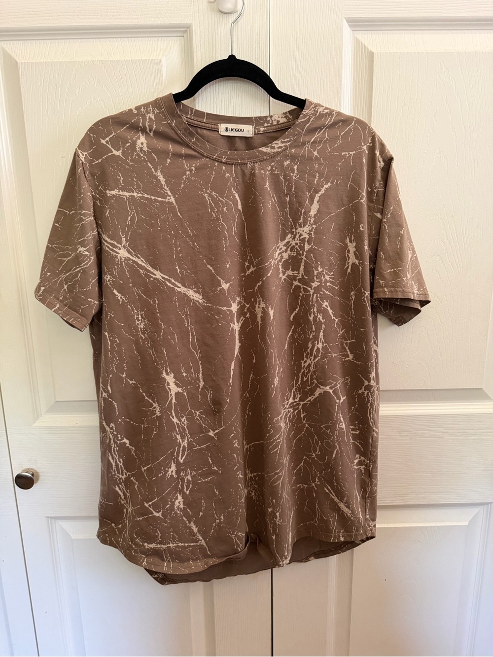 5 for $25! Bliegou Taupe Marble-Print Tee